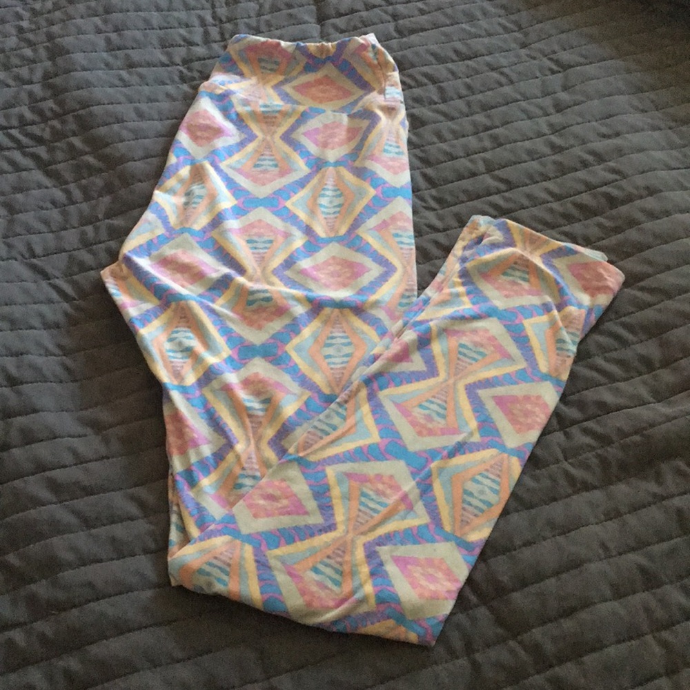 LuLaRoe Aztec print leggings